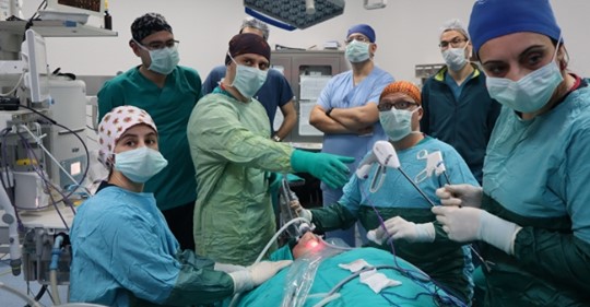 BAÜN Tıp Fakültesi’nde bir ilk daha :“İzsiz tiroit” ameliyatı