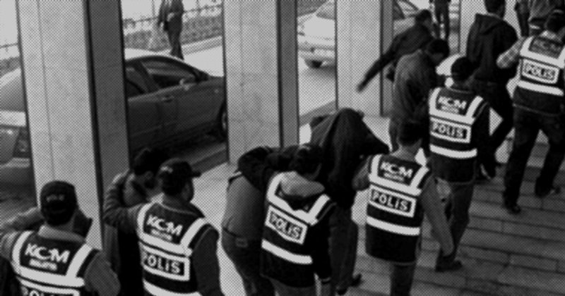Balıkesir’de polis 22 aranan şahsı yakaladı.
