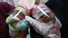 Yenidoğan bebeklere özel yüz siperliği üretildi