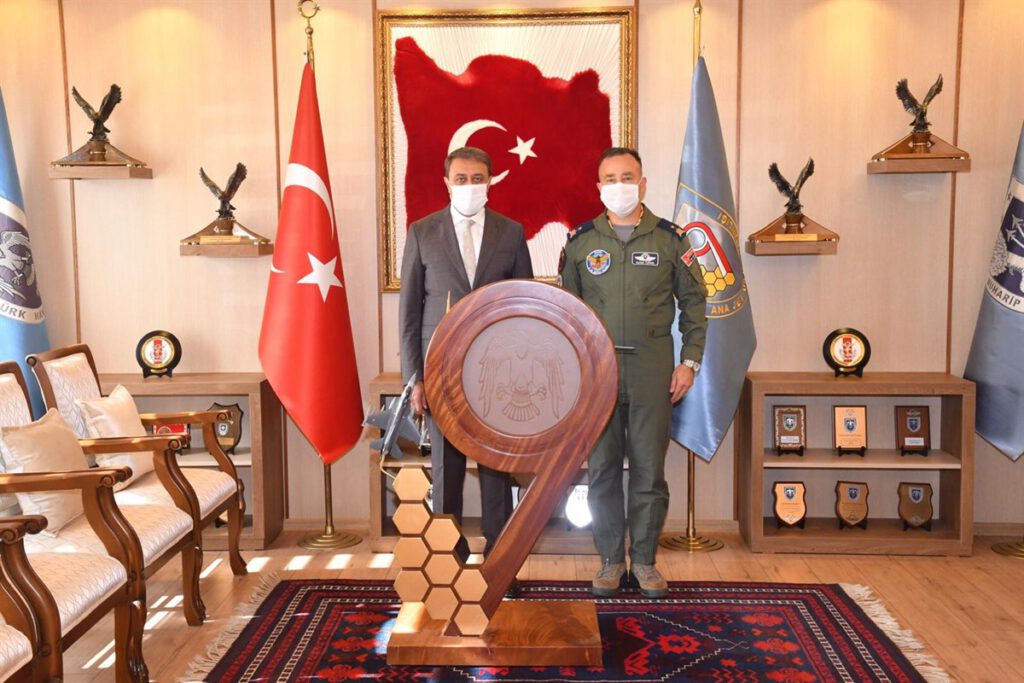 Vali Hasan ŞILDAK, Garnizon ve 9. Ana Jet Üs Komutanı Hv. Plt. Tuğg. Kemal TURAN’ı ziyaret etti.
