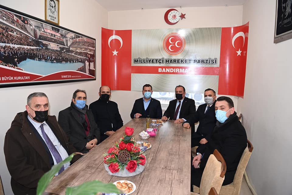 Belediye Başkanı Yücel Yılmaz Bandırma MHP ilçe teşkilatnı ziyaret etti