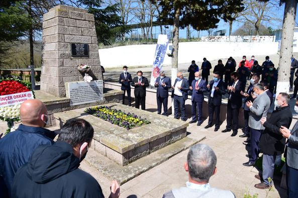 Kurtdereli Mehmet Pehlivan Mezarı başında anıldı