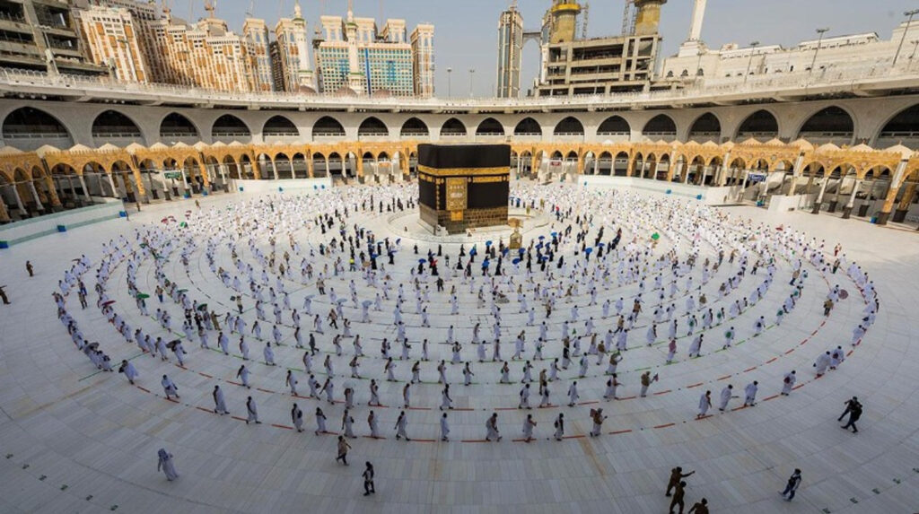 Ramazan ayının ilk on gününde Kabe’yi 1,5 milyon kişi ziyaret etti