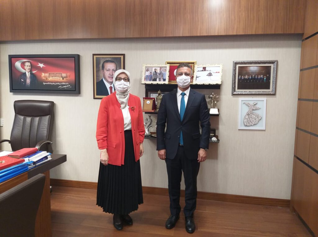 Rektör İlter KUŞ Balıkesir Milletvekili Belgin Gökçe Uygur’u makamında ziyaret etti. 