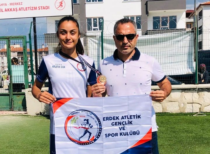 Aleyna KARACA Yıldızlar Türkiye Şampiyonası yüksek atlamada Türkiye Şampiyonu oldu.