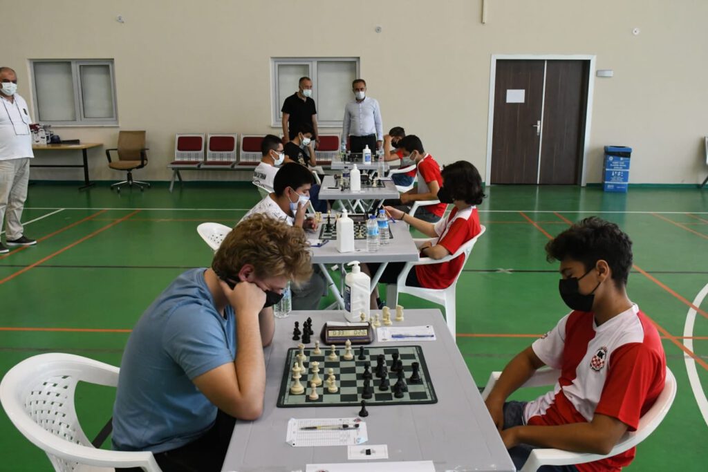 Türkiye Küçükler Yıldızlar Takım Satranç Şampiyonası