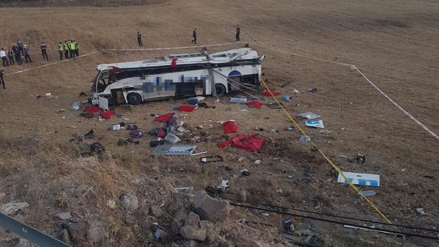 Balıkesir’de yolcu otobüsü takla attı: 14 ölü, 18 yaralı