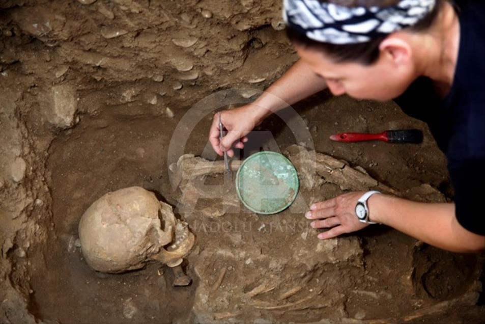 2 Bin 400 Yıllık Mezar Gün Yüzüne Çıktı
