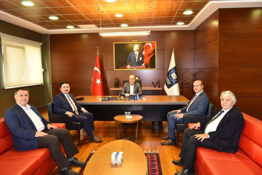 Başkan Hasan Avcı Balıkesir Sanayi Odası Başkanı Nazmi Yarış’ı makamında ziyaret etti.