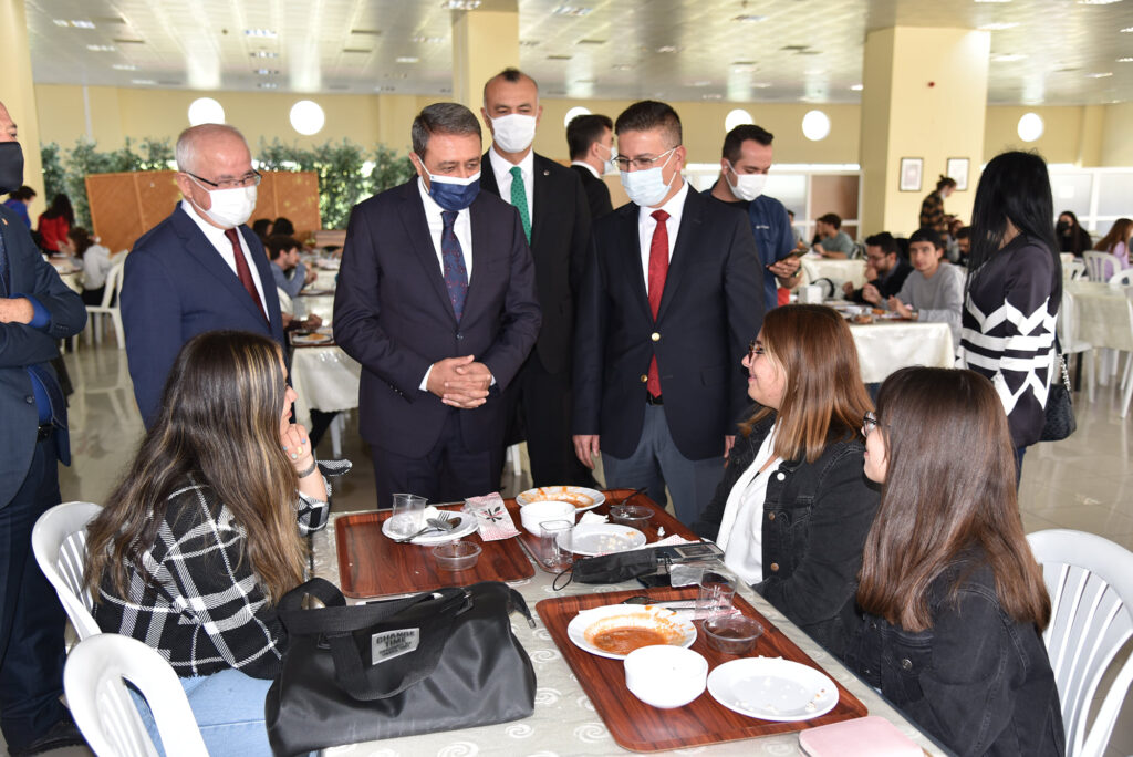 Vali Hasan Şıldak, Balıkesir Üniversitesini ziyaret ederek incelemelerde bulundu.
