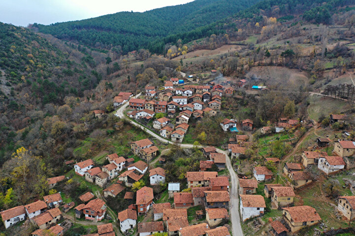 Balıkesir/Dursunbey’e bağlı Karyağmaz köyü, Bursa/Mustafakemalpaşa’ya bağlı Yalıntaş Mahallesi’ne taşınıyor