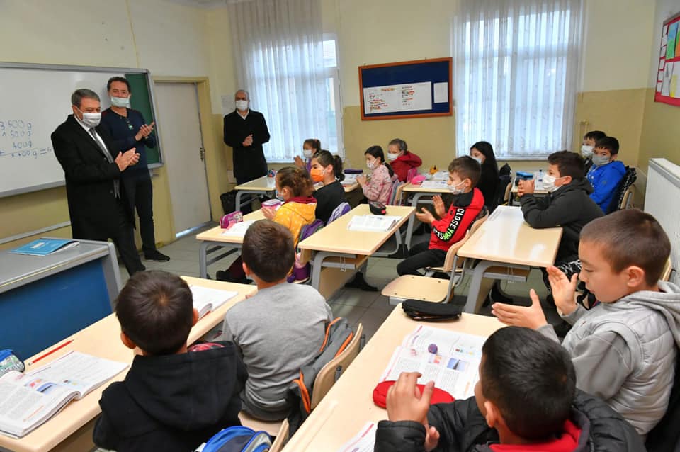 Balıkesir Valisi Hasan Şıldak Karamanköy Mehmetçik İlkokulu veOrtaokulunu ziyaret etti.