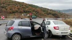 Balıkesir-Bigadiç karayolunda yolun kayganlaşması nedeniyle maddi hasarlı trafik kazası meydana geldi.