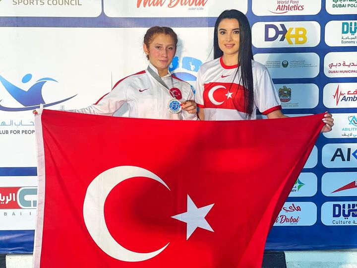 Dünya ve Avrupa Şampiyonu Sporcumuz Muhsine Gezer, 400 metrede Gümüş madalya kazandı.