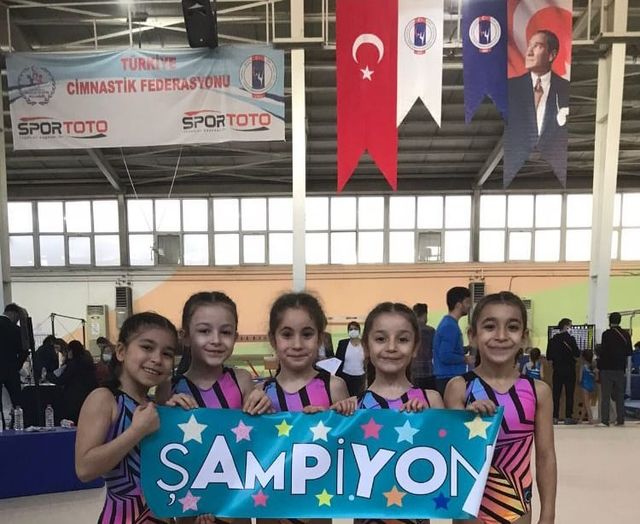 Minik bayanlar Kategorisinde Balıkesir Cimnastik Spor Kulubü Türkiye şampiyonu oldu