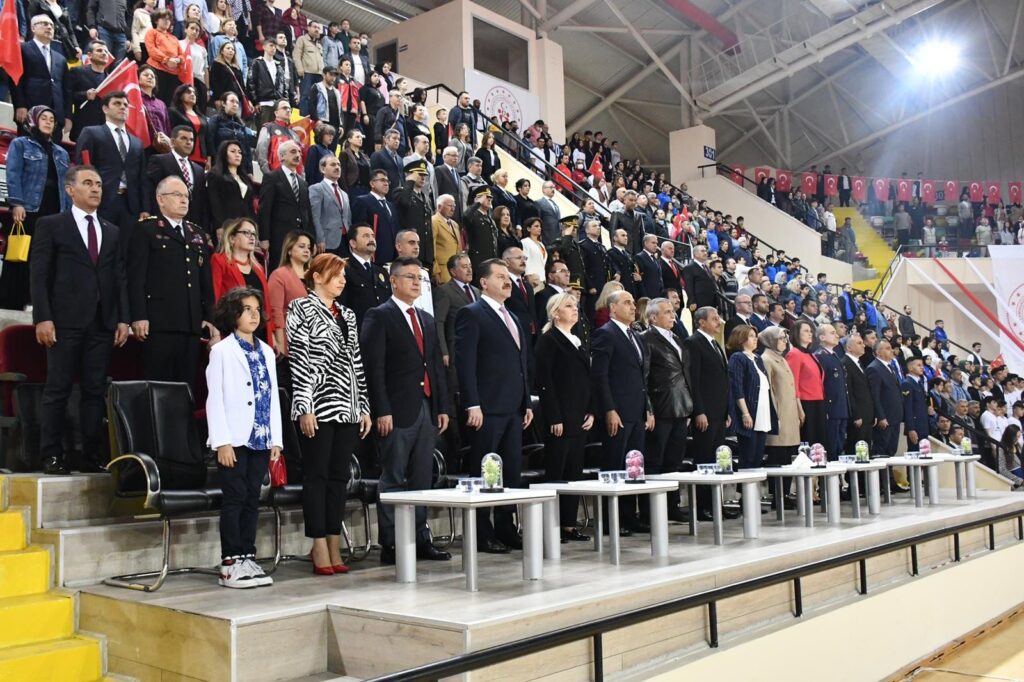 Atatürk’ü Anma Gençlik ve Spor Bayramı kutlama programı  coşku ile gerçekleştirildi