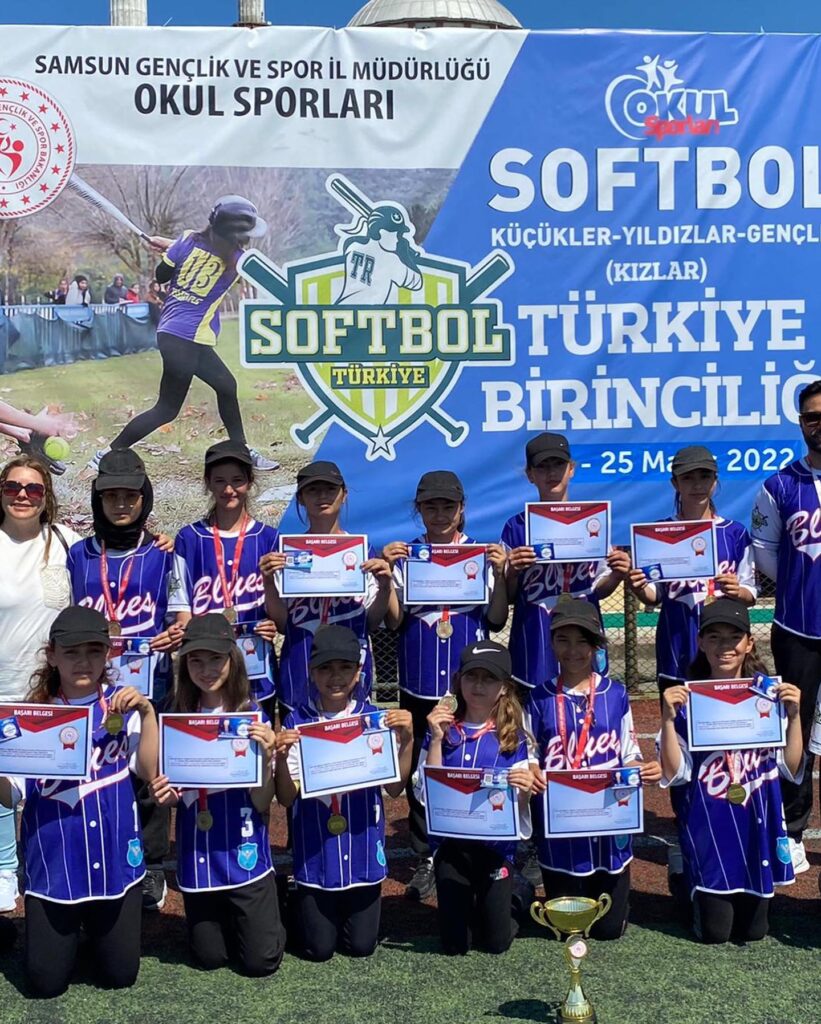 #Softbol’da Bigadiç İlyaslar Şehit Niyazi Elçin Ortaokulu Türkiye Şampiyonu oldu.