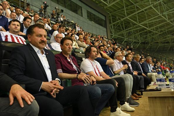 Başkanı Yücel YILMAZ Bandırmaspor – İstanbulspor karşılaşmasını tribünden izledi