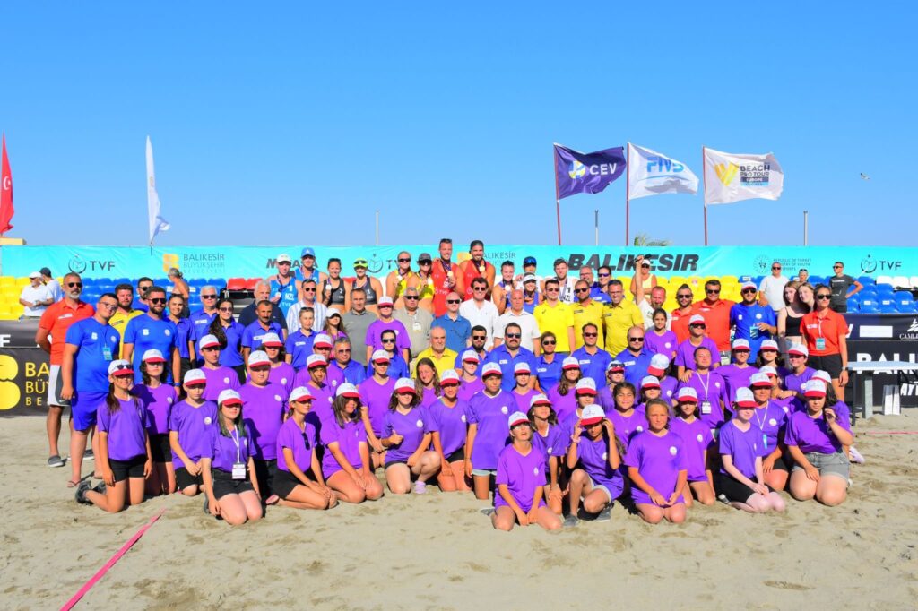 Plaj Voleybolu Turnuvası ödül töreni ile sona erdi.