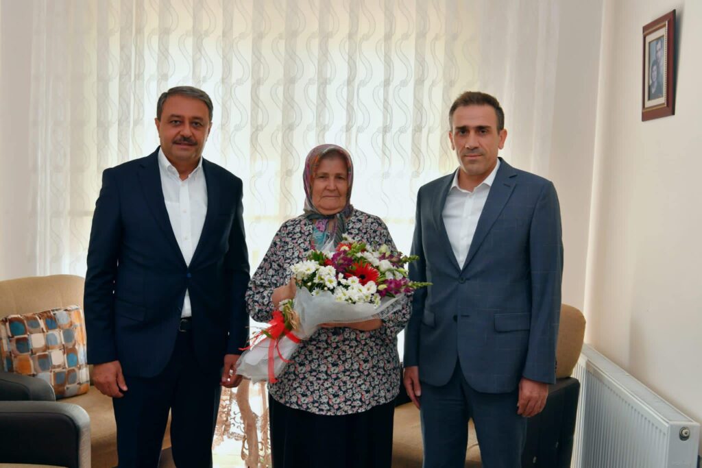 15 Temmuz Şehidi Özel Harekat Polisi Mustafa Serin’in değerli Ailesini Burhaniye’de ziyaret etti