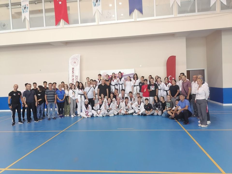 Taekwondo Ümitler İl Seçmesi Şehit Turgut Solak Spor salonunda yapıldı. 