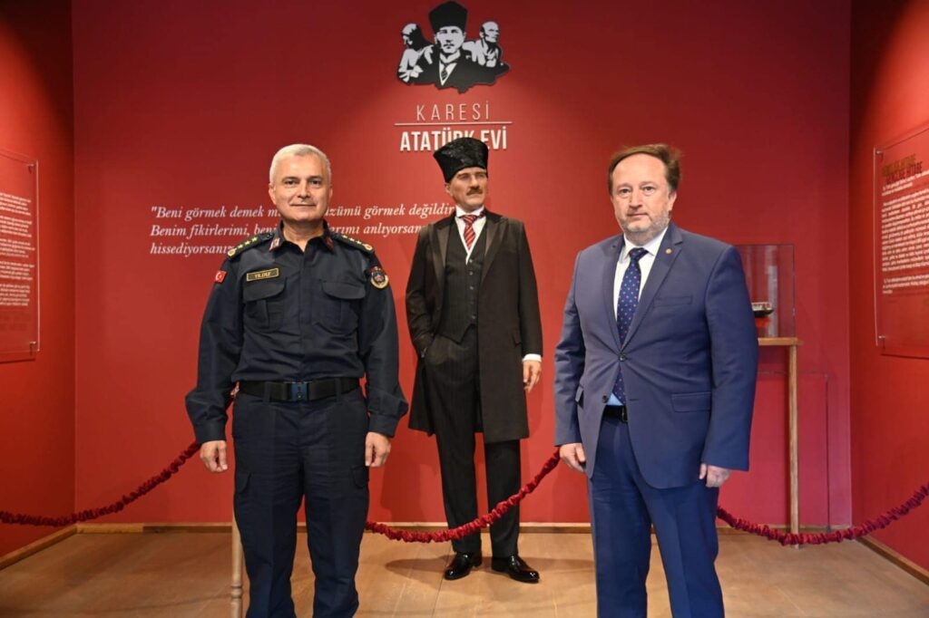 Başkan Dinçer ORKAN İl Jandarma Komutanı Kd.Alb. Ali Yıldız ve Kaymakam Metin Arslanbaş ile birlikte …