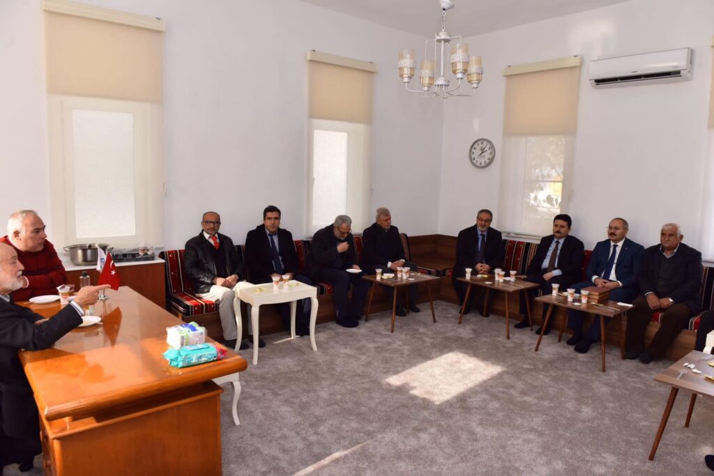Başkan AVCI Hasan Basri Çantay Camii’nde düzenlenen hayra katıldı. 