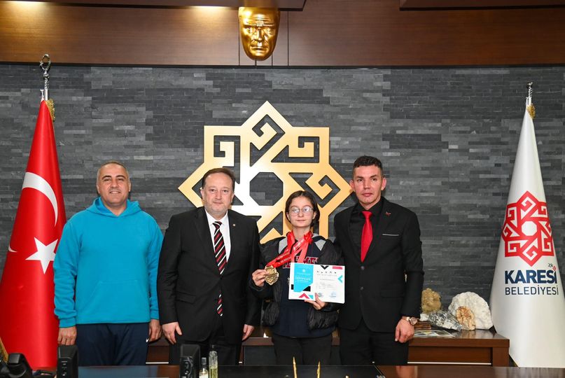 Dövüş Sanatları Dünya Şampiyonu Sevim Karanlıkoğlu BaşkanDinçer ORKAN’ı  makamında ziyaret etti.