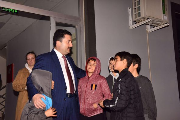 Başkan Hasan AVCI spor yapan gençleri ziyaret etti.