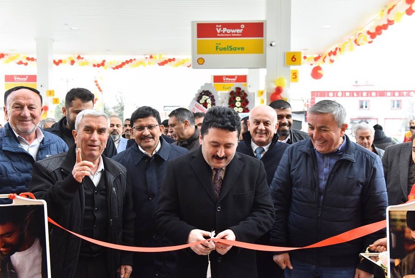 Altıeylül Belediye Başkanı Hsan AVCI İşadamı Ali Altıntaş’a ait olan benzinliğin açılışına katıldı
