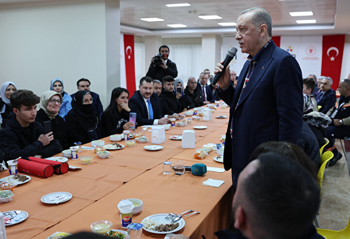 Cumhurbaşkanı Erdoğan Balıkesir’de depremzedelerle buluştu