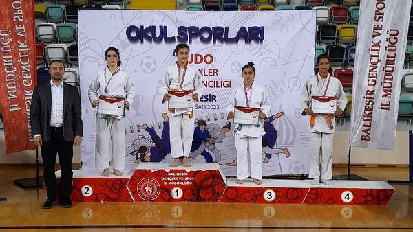 Okullar Arası Judo Küçükler Grup Birinciliği sona erdi. Dereceye giren sporculara ödülleri takdim edildi.