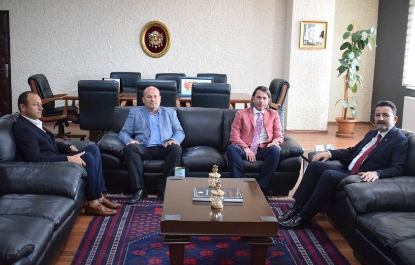 Teksüt Bandırmaspor Başkanı Onur GÖÇMEZ  İl Emniyet Müdürü Hasan ONAR’ı ziyaret etti.