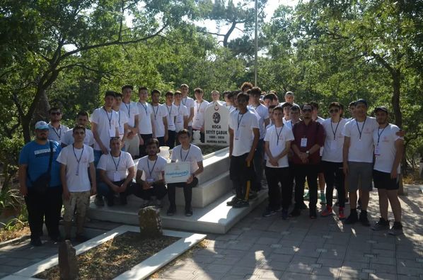 Gençler Kurtuluş Savaşı Kahramanımız Koca Seyit Anıt Mezarını ve müzeyi  gezdiler