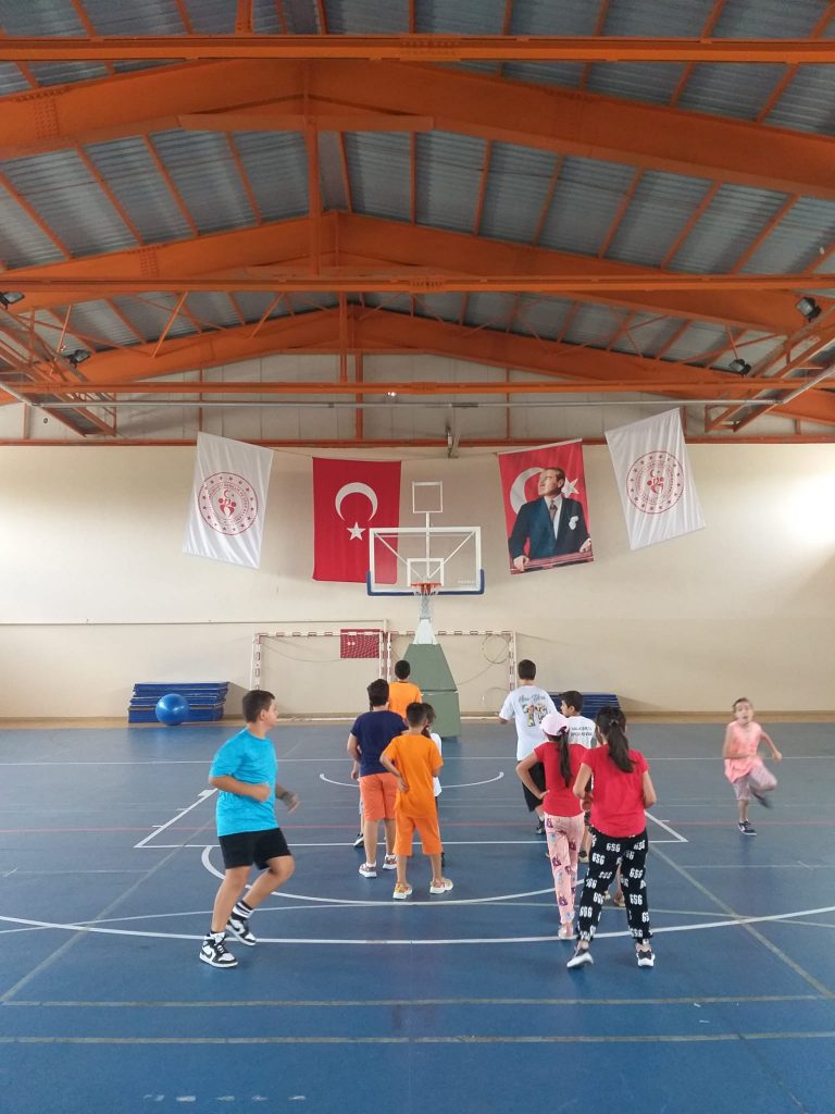 Kepsut ilçesinde basketbol eğitimleri devam ediyor..