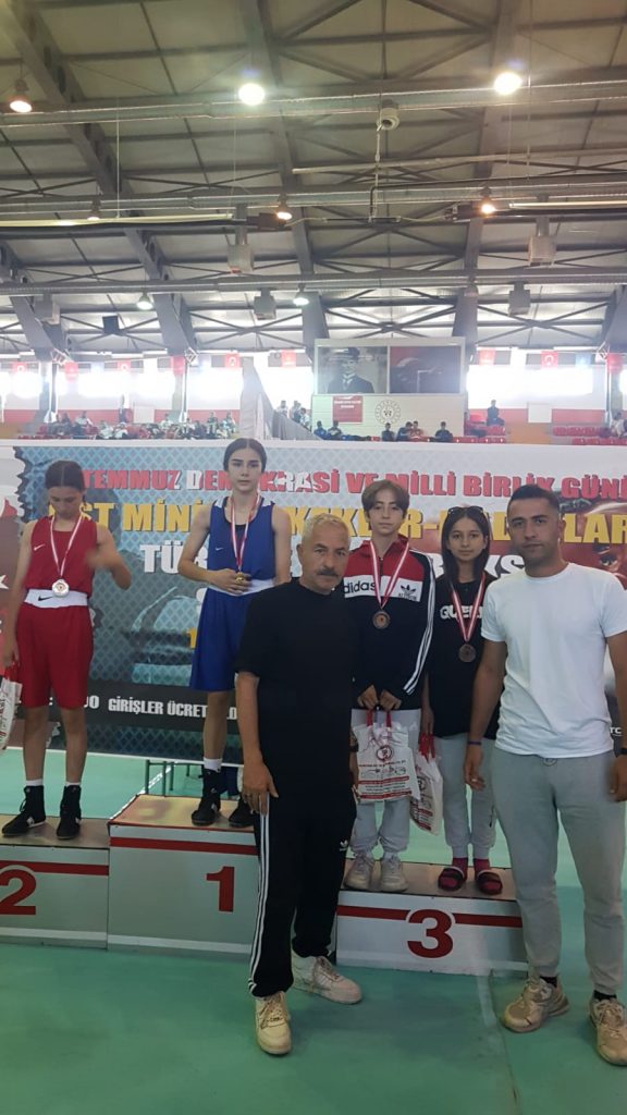 Balıkesir’li sporcular Türkiye Ferdi Boks Şampiyonasında Türkiye 3. sü oldular
