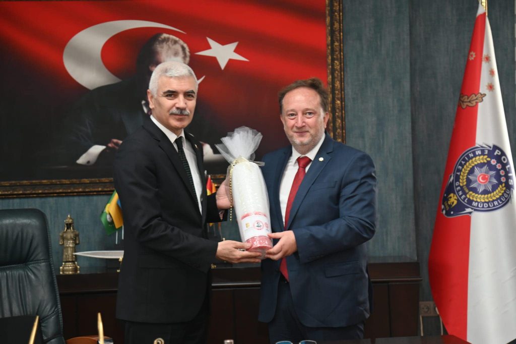 Karesi Belediye Başkanı Dinçer Orkan İl Emniyet Müdürü Hasan Yiğit’i ziyaret etti
