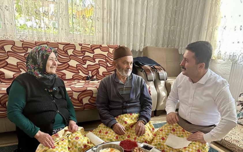 Altıeylül Belediye Başkanı Hasan AVCI anne ve babamı ziyaret ettİ