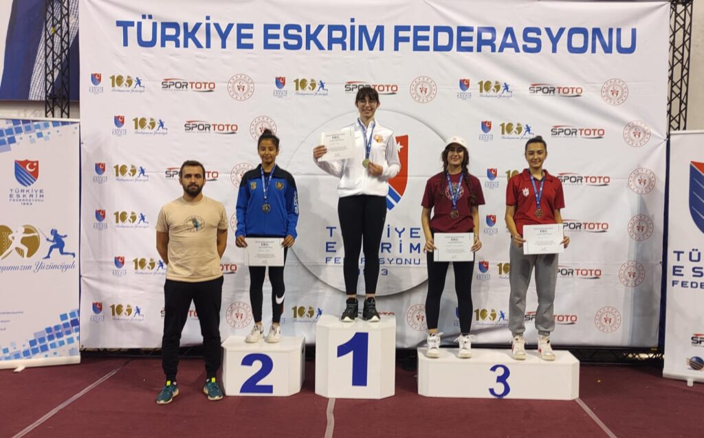 Elvin Gülışık Türkiye İkincisi olarak, gümüş madalyanın sahibi oldu.