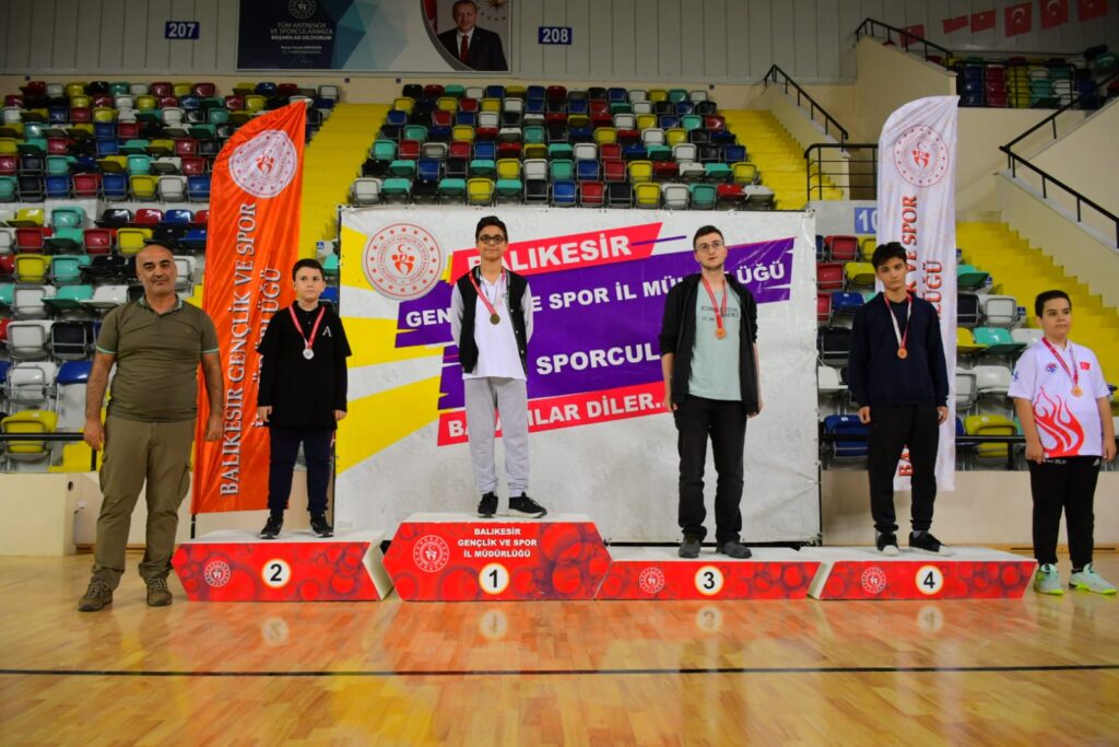 Cumhuriyet Kupası 2. Satranç Turnuvası ödül töreni ile sona erdi.