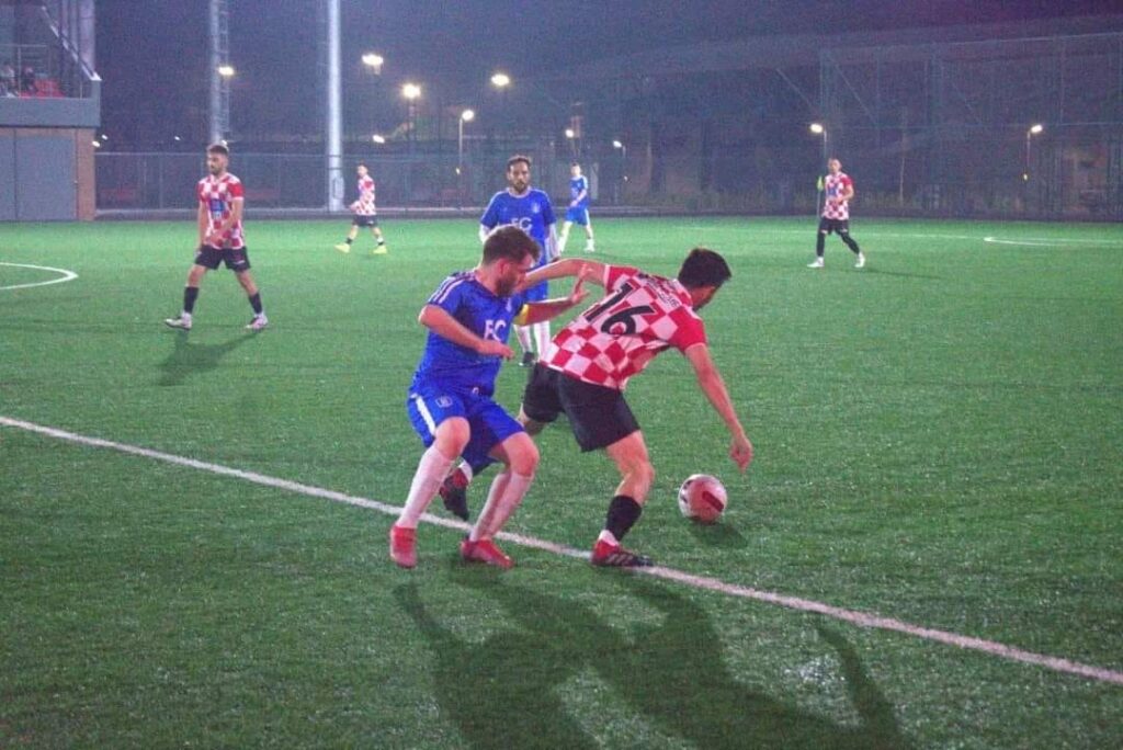Süper Amatör Lig gece maçı ile başladı. Yenilenen AHP Tesisleri futbolseverlerle buluştu.