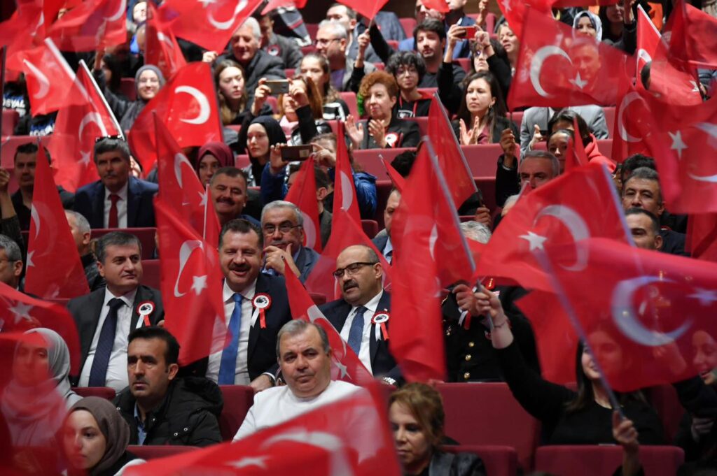Vali İsmail Ustaoğlu 24 Kasım Öğretmenler Günü kutlama programa katıldı.