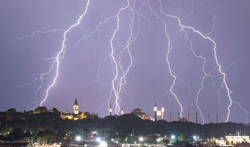 Meteoroloji’den sarı kodlu uyarı:Marmara’da rüzgarın kuvvetli ve fırtına şeklinde eseceği tahmin ediliyor.