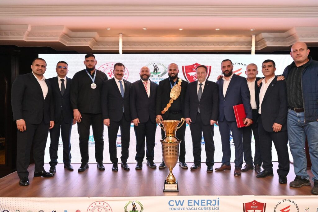 Başkan Yücel Yılmaz CW Enerji Türkiye Yağlı Güreş Ligi 2023 Sezonu Ödül Törenine katıldı