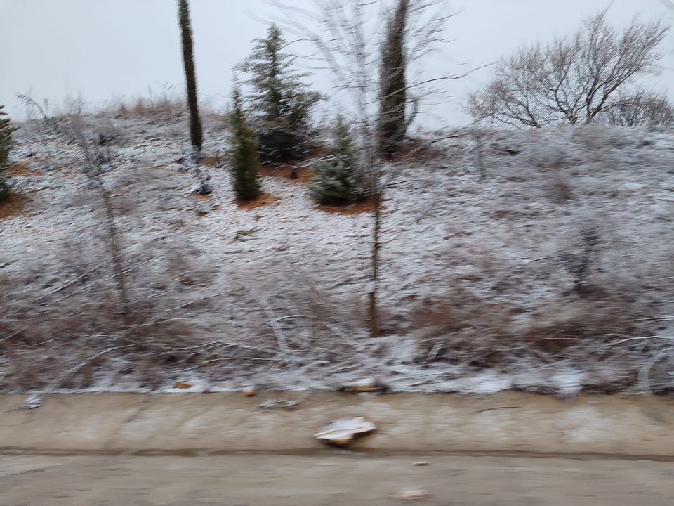 Bigadiç yüksek kesimlerde kar yağışı başladı. Bigadiç Balıkesir yolı Karyağdı mevkisi kar etkili oluyor.