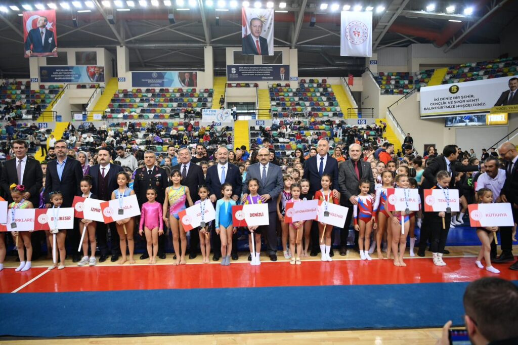 Vali İsmail Ustaoğlu Balıkesir 6. Kuva-yi Milliye Cimnastik Kupası Açılış Töreni’ne katıldı.