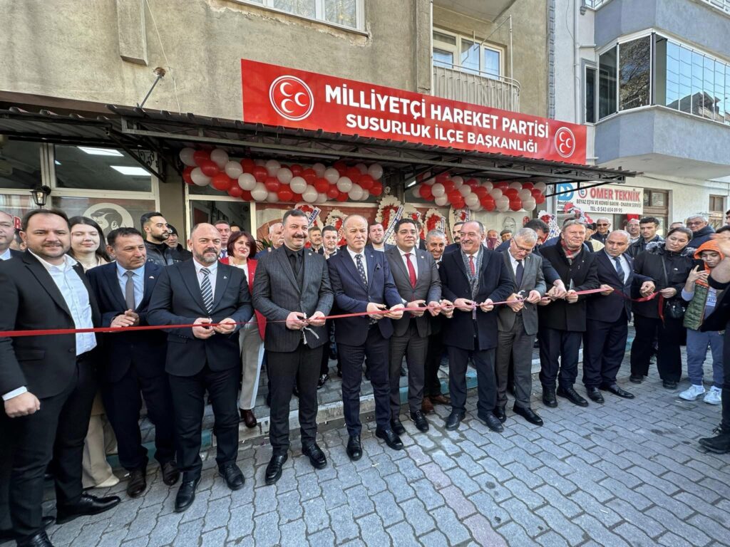 MHP Susurluk İlçe Başkanlığının yeni hizmet binasının açılışını gerçekleştirildi. 