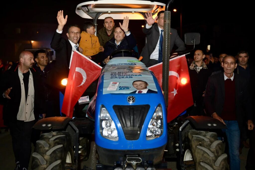 CHP Büyükşehir Belediye Başkan adayı Ahmet AKIN Sındırgı!da vatandaşlarla buluştu