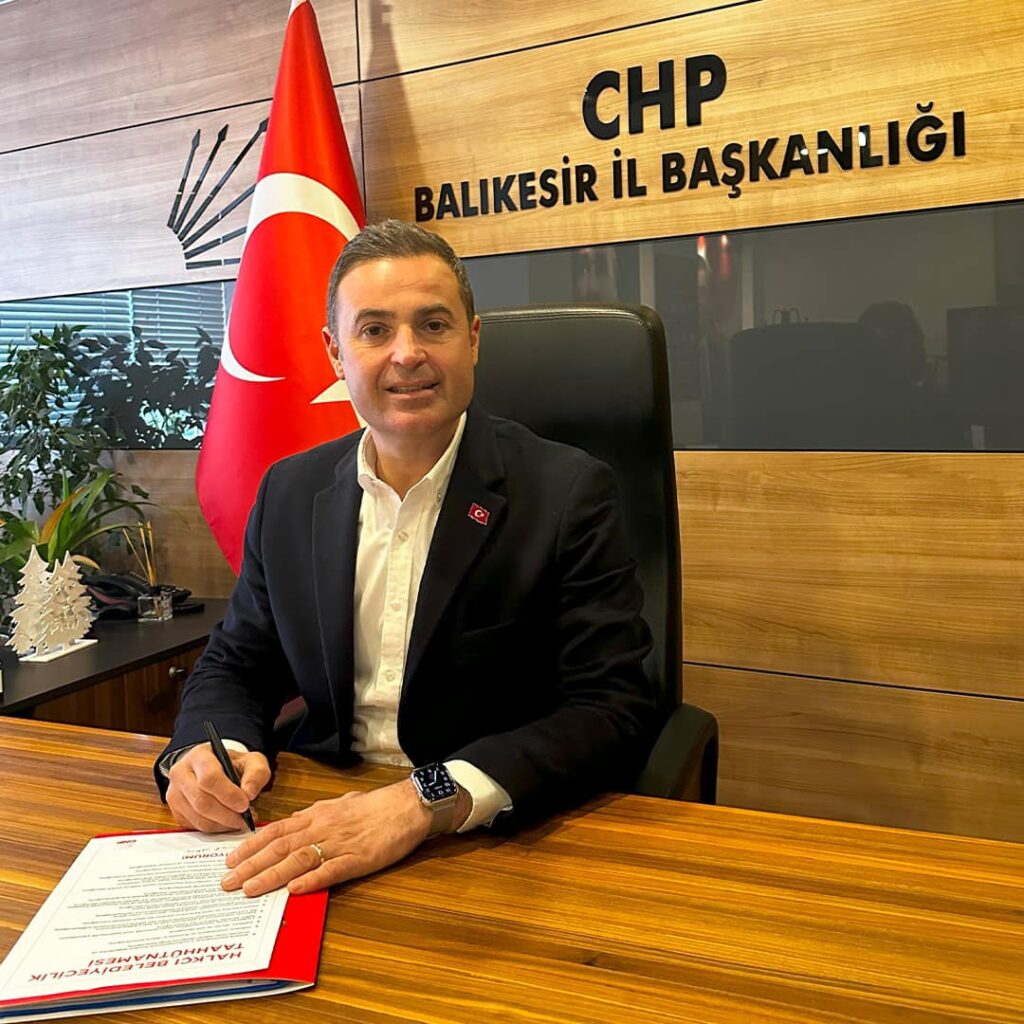 Büyükşehir Belediye Başkan adayı Ahmet Akın Halkçı Belediyecilik Taahhütnamesi imzaladı.
