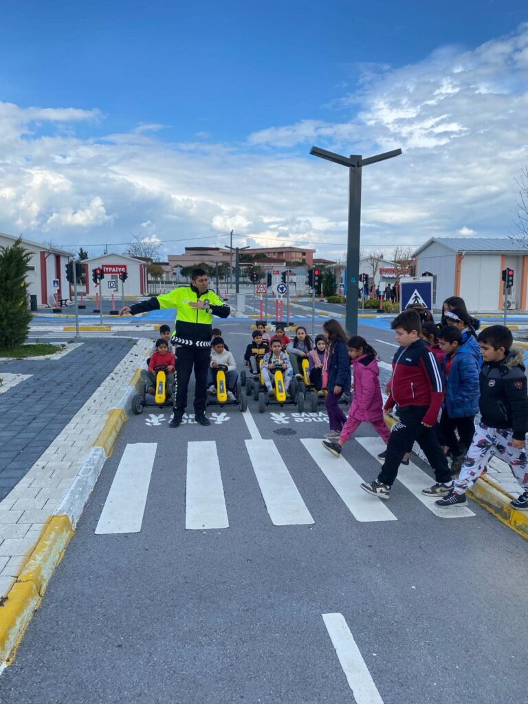Balıkesir Çocuk Trafik Parkında Cumhuriyet İlkokulu  öğrencilerine Trafik Eğitimi verildi